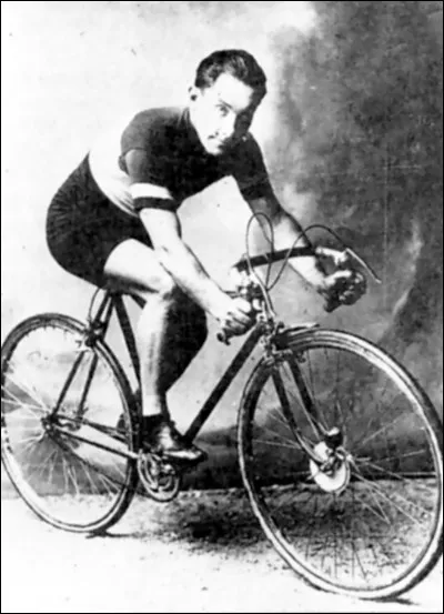 Vainqueur à plusieurs reprises entre 1918 et 1928, il détient longtemps le record de victoires et détient toujours le record du nombre de podiums : c'est ...