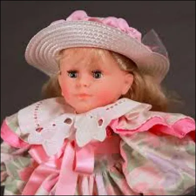 Dans le clip vidéo de quelle chanson d'Alizée, la voit-on entourée de poupées ?