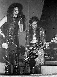 Qui chante Prince of Darkness ?