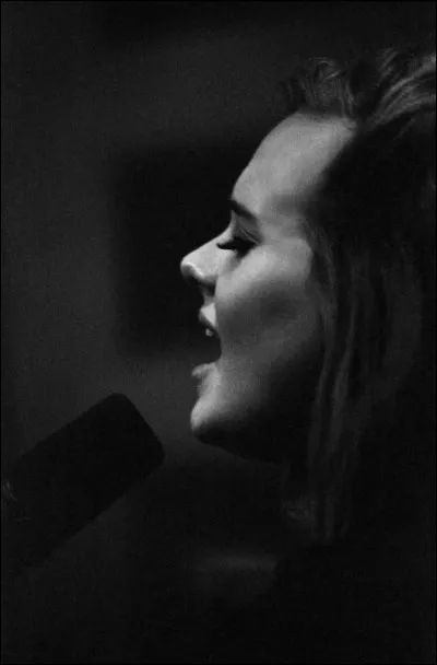 "But I know right nowIt probably doesn't even show"Que sait Adele d&eacute;sormais ?