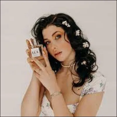 Quel est le nom du parfum qu'elle a sorti en 2021 ?