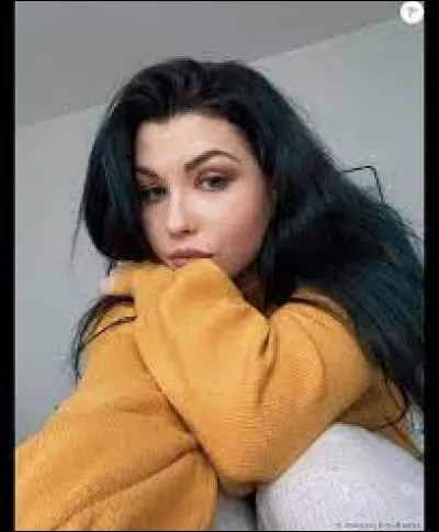 En quelle année a-t-elle lancé sa chaîne YouTube principale ?