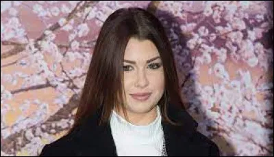 Dans quel pays vit-elle depuis 2021 ?