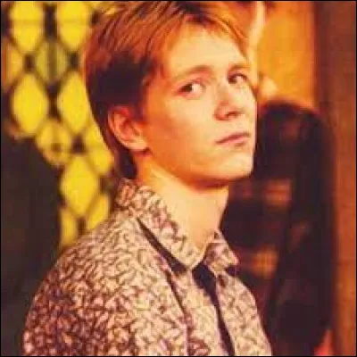 Quel acteur joue le rôle de Fred Weasley ?
