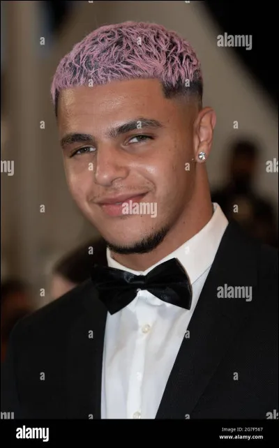 Complète ces paroles : 
"Frérot moi j'ai charbonné, ça date pas d'hier-ier
Pour mes parents, j'donnerai tout, j'les rends fier-ier-ier
Le parcours est en acier, dur comme verre y-yeah, y-yeah
J'en ai jamais eu assez, j'suis déter' y-yeah, y-yeah
C'était pas facile, j'ai dû bosser, j'en ai bavé, j'ai tout donné
Même pas d'abonnés, papa...