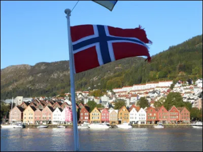 Son vieux port s'appelle Bryggen et est célèbre pour ses maisons aux façades colorées.