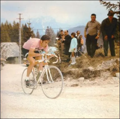 Qu'a réalisé Merckx en 1972, que seul Coppi avait réussi avant lui ?