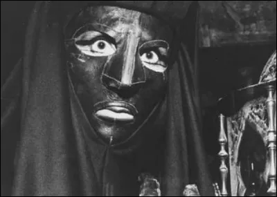 Quel était le nom du ''Fantôme du Louvre'' dans la minisérie française en quatre épisodes ?