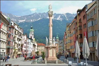 Innsbruck, 130 000 habitants, est une ville d'...