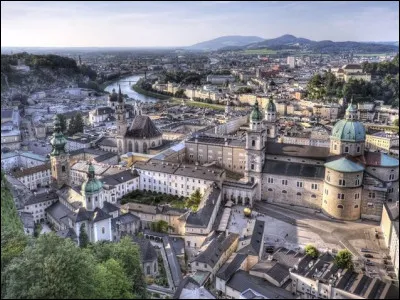 Salzbourg, 150 000 habitants, ville natale de Mozart, est une ville d'...
