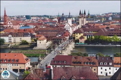 Wurtzbourg, 130 000 habitants, est une ville d'...