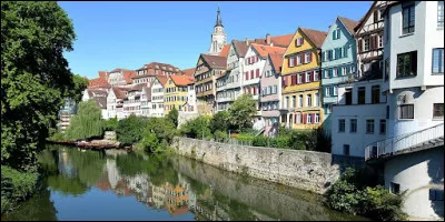Tübingen, 90 000 habitants, est une ville d'...