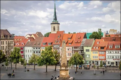 Erfurt, 210 000 habitants, est une ville d'...