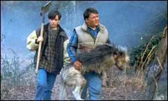 Dans Simetierre 2 comment meurt le chien de son ami ?