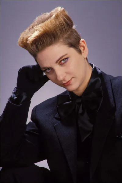 Dans la chanson de Desireless, sortie en 1988, quel homme "est mort en plein vol, un matin d'automne, près du Mékong" ?