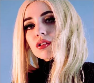 De quelle nationalité est la chanteuse Ava Max ?
