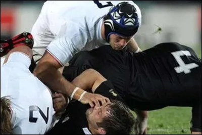 Au rugby, la fourchette consiste à mettre ses doigts dans les yeux de l'adversaire.