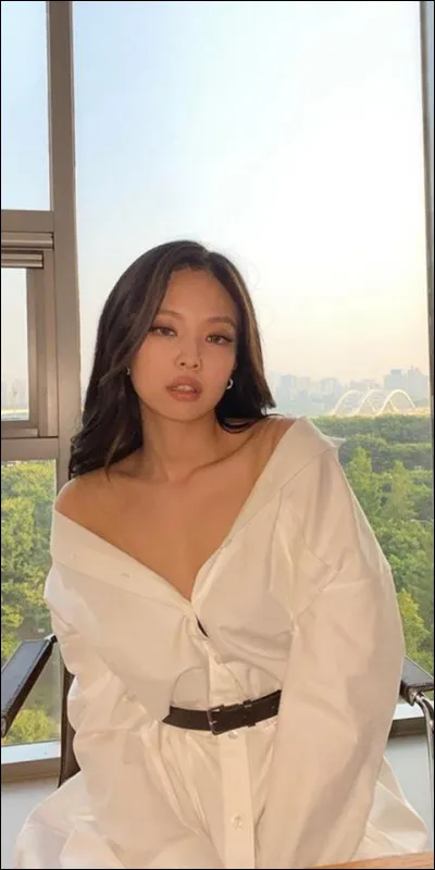 Tous les matins, à quelle heure se réveille Jennie ?