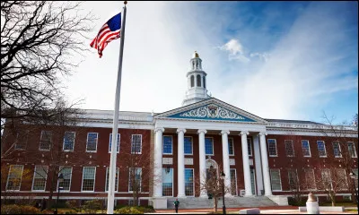 Où se trouve l'Université de Harvard ?