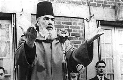 Il est le fondateur du "Parti du peuple algérien", le 11 mars 1937, après l'interdiction de son mouvement l'Étoile nord-africaine (ENA). En 1938, le PPA se positionne en faveur de l'émancipation du peuple algérien. Il s'agit de ...