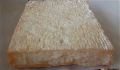 Quelle est cette spécialité qui doit son nom à une ville ardennaise, un fromage au lait de vache écrémé à pâte molle, à croûte lavée qui ne contient que 10% de matières grasses ?