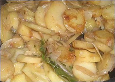 Quelle est ce plat emblématique et identitaire des Ardennes à base de pomme de terre et d'oignons, cuits dans une cocotte frottée au lard ?