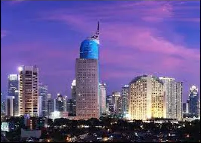 Sur quelle île se situe la ville de Jakarta ?