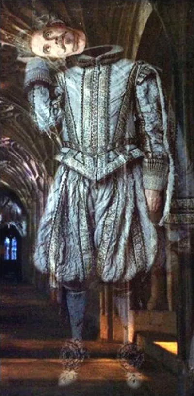 À quelle maison appartient le fantôme de Sir Nicholas de Mimsy-Porpington, dit Nick Quasi-Sans-Tête ?