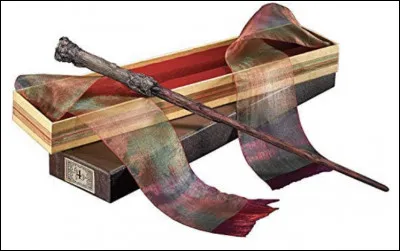 En quoi et de quelle longueur est la baguette de Harry Potter ?