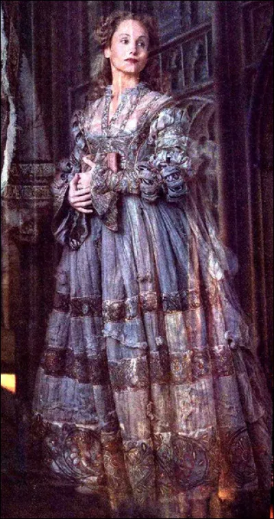 À quelle maison appartient le fantôme de la Dame Grise ?