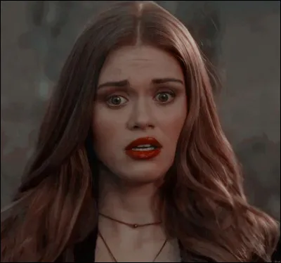 À qui dit-elle cette phrase "Et c'est quoi ton nom ?" ?