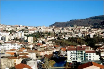 Quelle est la ville du centre de la France capitale mondiale des couteaux ?