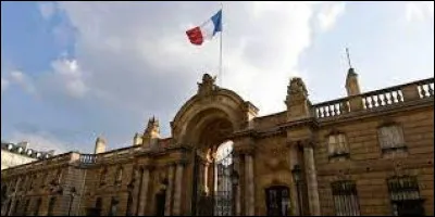 Alain Poher a-t-il été le Premier ministre de la Ve République ?