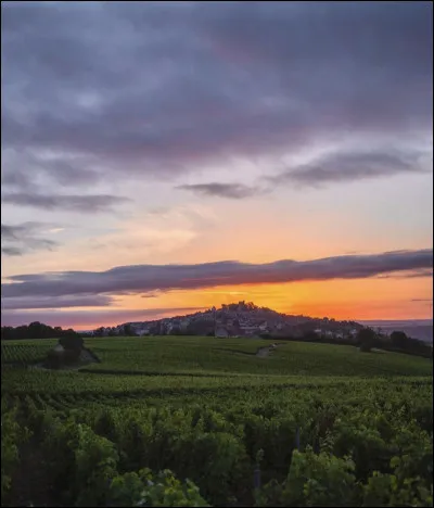 Quel village de Centre-Loire a été élu "Village préféré des Français" en 2021 ?
