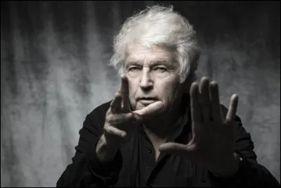 Qui est ce cinéaste, réalisateur du film ''L'Ours'' ?