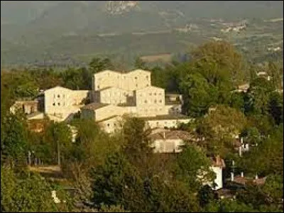 Nous sommes en Auvergne-Rhône-Alpes, à Mirabel-et-Blacons. Commune de l'arrondissement de Die, elle se situe dans le département ...