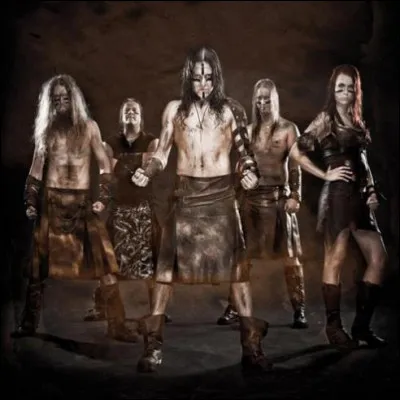 Complétez : 
"Ei suremaan nyt auta, vaan täytyy..."