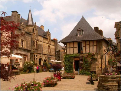 Comment s'appelle la première chanson du film ?