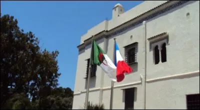 Après l'indépendance algérienne, quelles sont les relations entre la France et l'Algérie ?