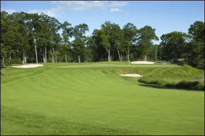 Au golf, comment appelle-t-on la partie du terrain où l'herbe est coupée courte ?