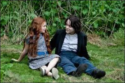 Qui rencontre la petite fille avant dentrer à Poudlard ?