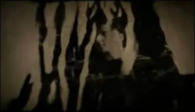 Complétez : 
"Weit von hier in Nordens..."