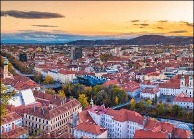 La ville de Graz, 290 000 habitants, se trouve ...