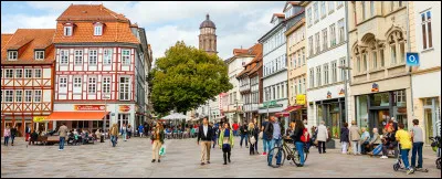 Göttingen, ville de 110 000 habitants, se trouve ...