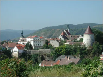 Krems, ville de 24 000 habitants située sur la rive gauche du Danube, se trouve ...