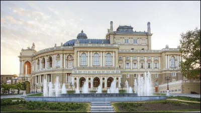 Ville portuaire ukrainienne de 1 million d'habitants, réputée pour ses plages et pour son architecture du XIXe siècle :