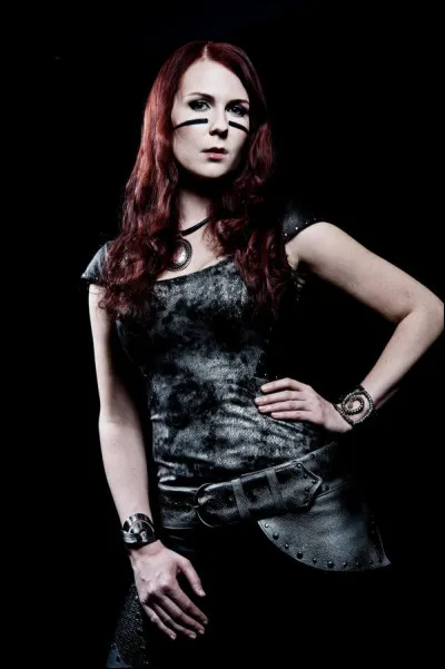 Complétez : 
"Aina sydämessäin..."