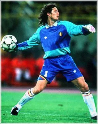 Club reparti de zro aprs ma faillite en 2002, je suis le dernier club belge vainqueur d'une coupe europenne (C2 1988), avec le grand Michel Preud'homme (photo) dans les buts, je suis :