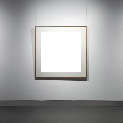 Je suis un objet d&eacute;coratif qu'on affiche souvent dans les mus&eacute;es. Que suis-je ?