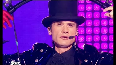 Pascal adore chanter du rock.